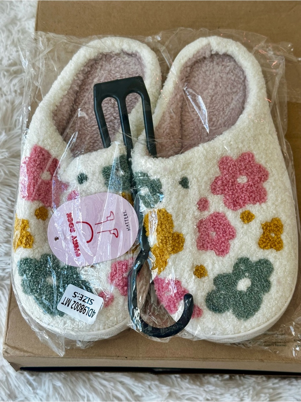 EVERY SOCK MATTERS Floral Cozy House Slippers Cream Pink Green NWT Small Retro